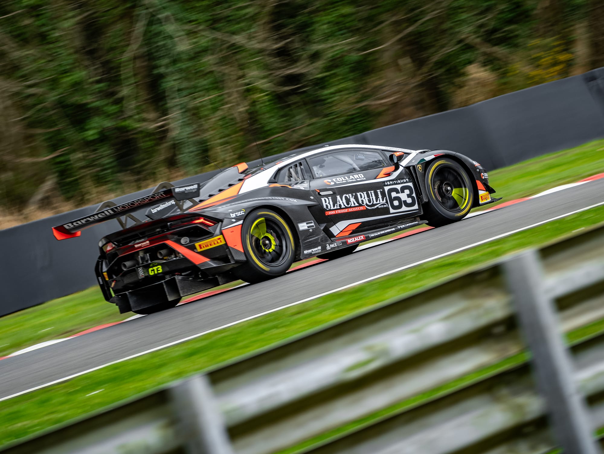 "BARWELL MOTORSPORTS Dominates the 2024 British GT Championship at Oulton Park: A Weekend of Thrills and Victories"