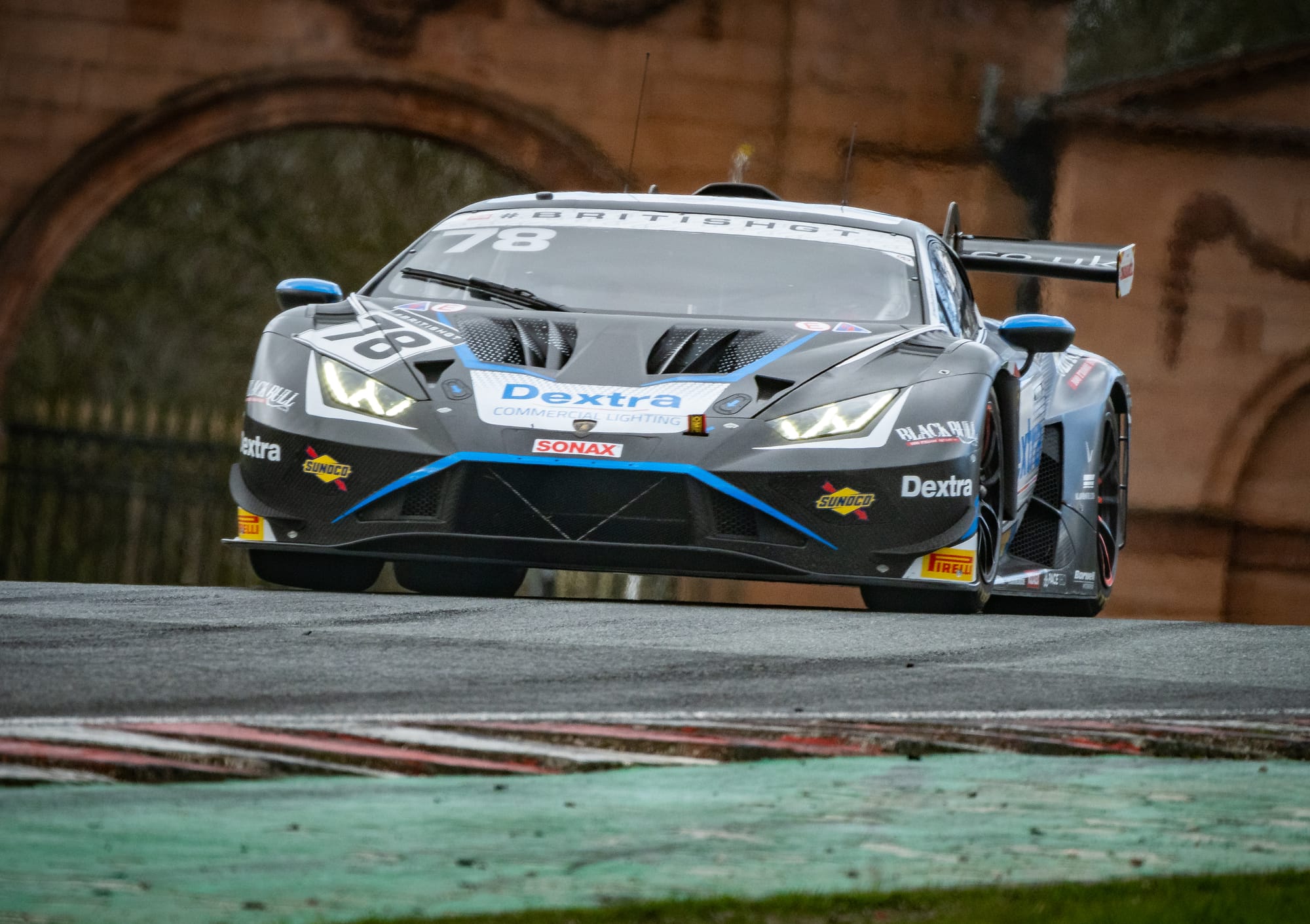 "BARWELL MOTORSPORTS Dominates the 2024 British GT Championship at Oulton Park: A Weekend of Thrills and Victories"