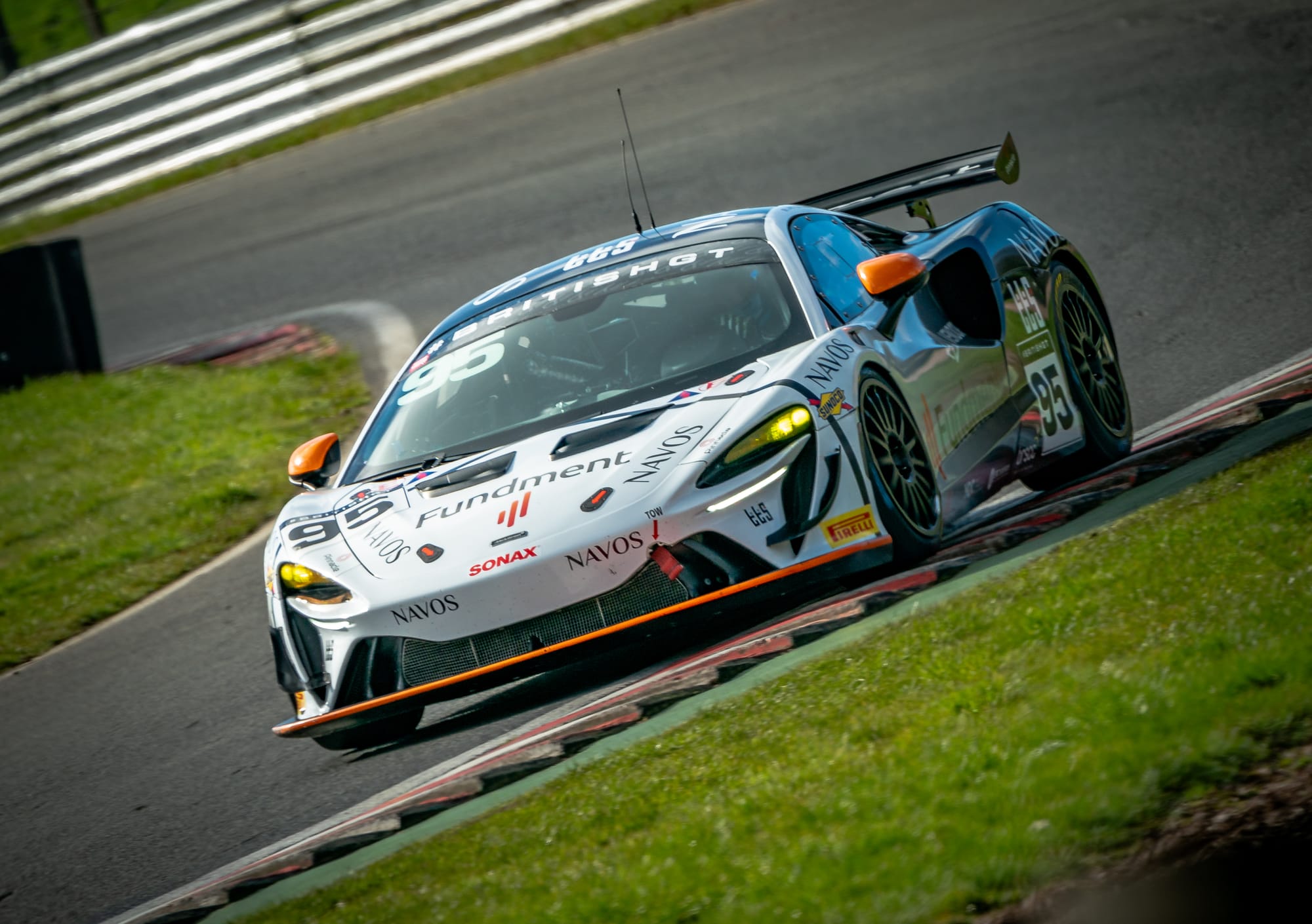 "BARWELL MOTORSPORTS Dominates the 2024 British GT Championship at Oulton Park: A Weekend of Thrills and Victories"