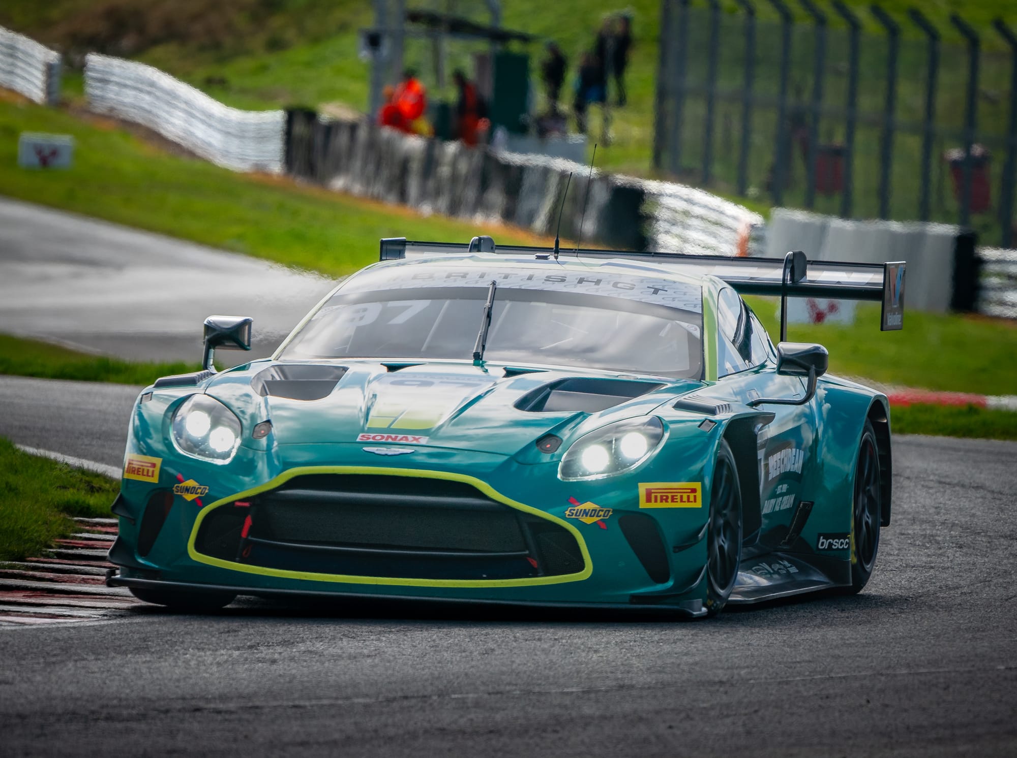 "BARWELL MOTORSPORTS Dominates the 2024 British GT Championship at Oulton Park: A Weekend of Thrills and Victories"