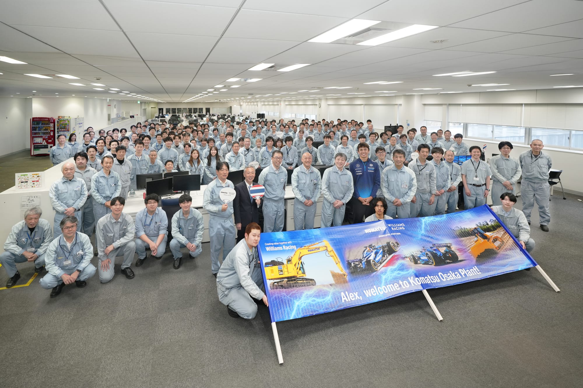 Komatsu welcomes Williams Racing driver Alex Albon to Osaka ahead of Japanese  Grand Prix