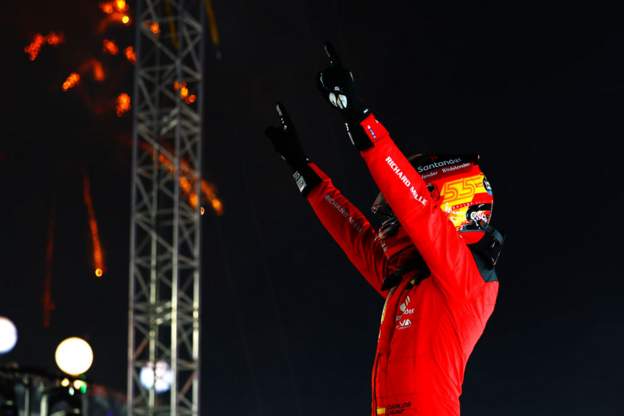 Sainz Wins in Singapore, Ends Red Bull's Winning Streak