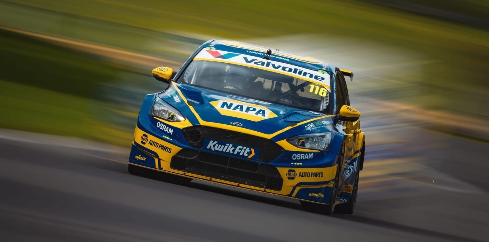 Final Showdown: Tom Ingram vs Ash Sutton at Brands Hatch in BTCC.