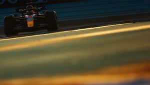 Hamilton, Verstappen Split Friday Practice Times in Abu Dhabi