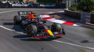 Verstappen Grabs Last-Second Pole from Alonso in Monaco