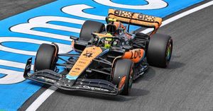 Norris, Verstappen Split Friday Practice Times in Holland
